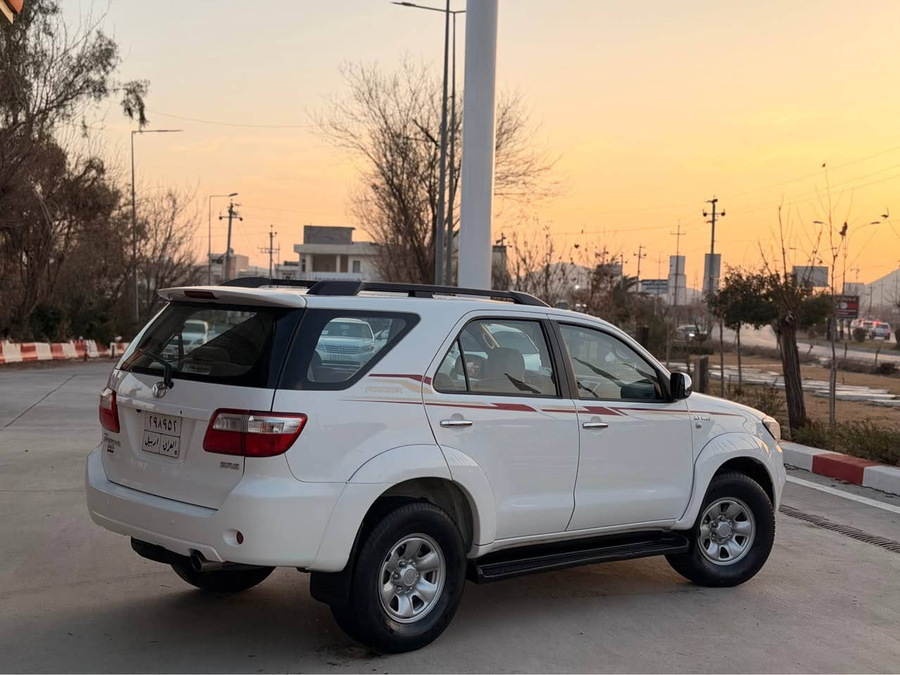 فۆرچنەر ٢٠١١ 
دەبل ئەکسل ناو زەرد تۆماتیک تەبرید مەرکەزی ٣ ریز کوشن 
گیرومەکینە بەشەرت بێ عەیب 
تحویل خرامە بەشەرت
بێ بۆیاخ بێ سارد بێ لێ دران 
سەیارەکە هیچی نیە هەموو گیانی بەشەرت دەفرۆشم 
نرخ/  ١٦٥ 
شوین/ رانیە 
کۆرەک /   ***********
ئاسیا  /   *********** رانية, السليمانية
