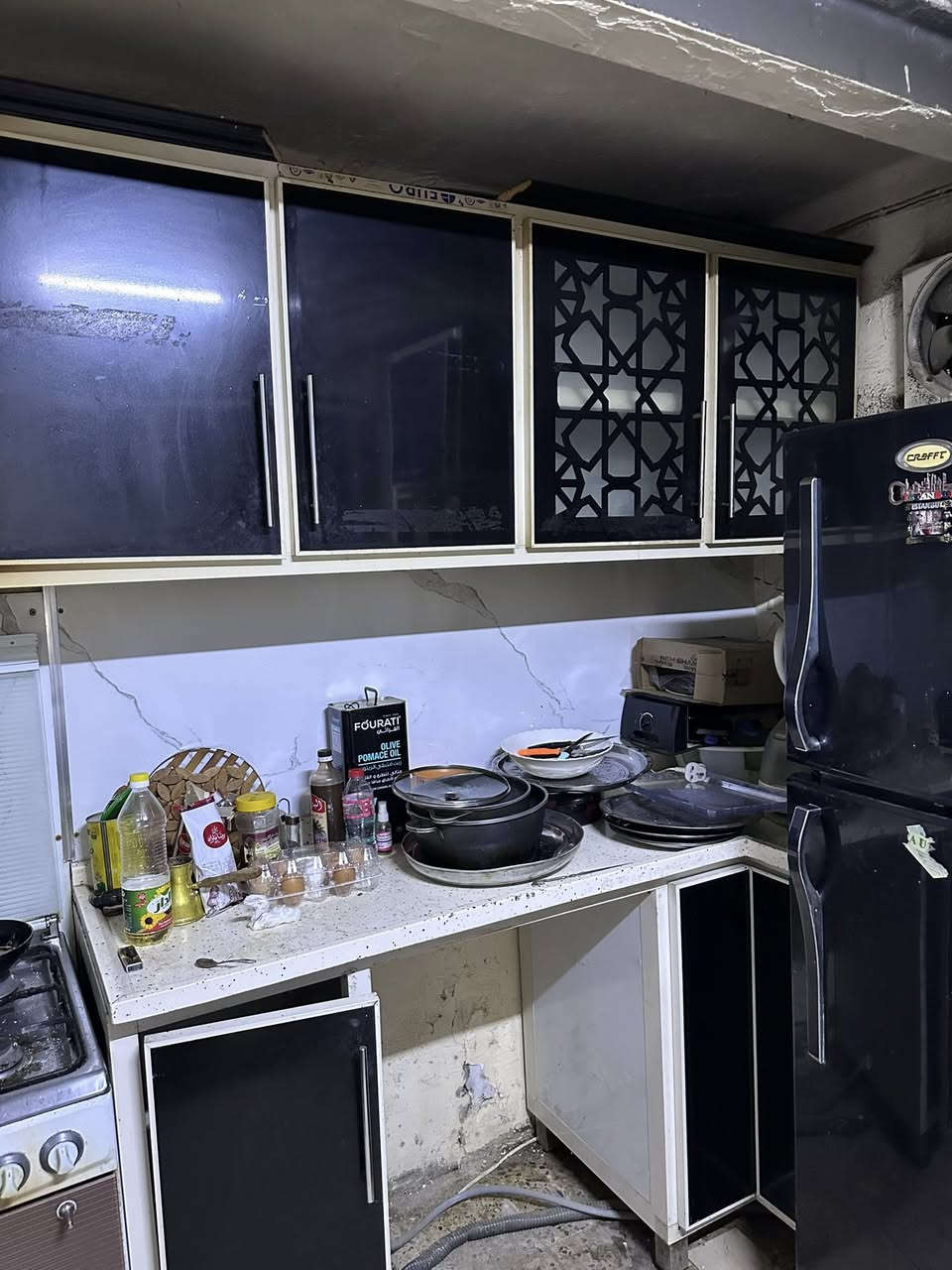 السلام عليكم للبيع كاونتر كامل مع بار 
اخوان الكاونتر كلش نظيف ترا بس لان هوسة هيج مبين بس كله شغال وسطح كوارتز ثقيل ما ناقصه شي 

سعره ب ٦٠٠ الف قفل واكو بعد عندي طباخ وبراد وثلاجة للبيع 

الي يريد يدخلي خاص يجي يجيب سيارة يحمل ويروح
