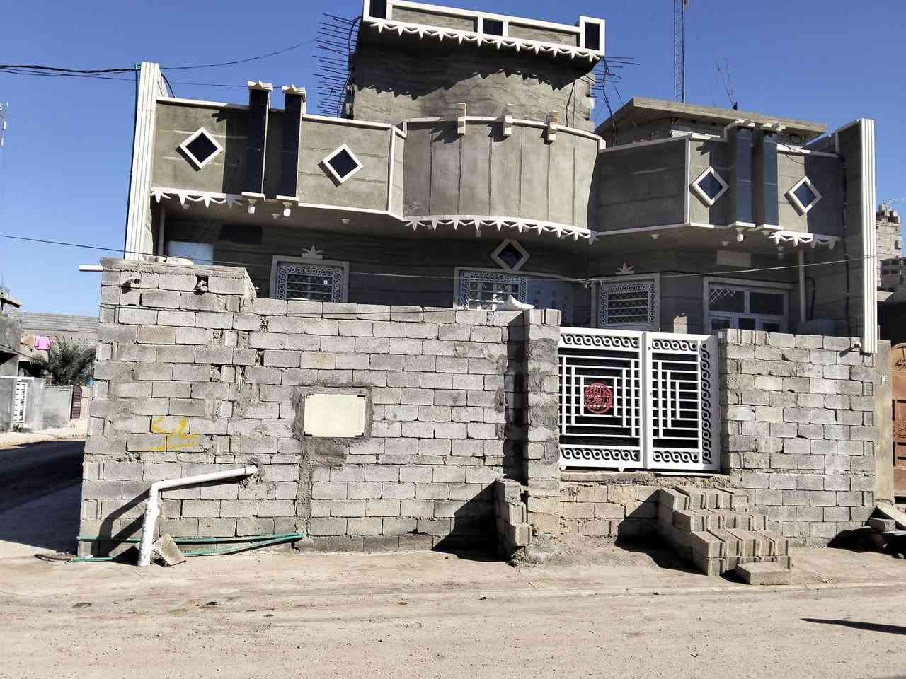 سلام عليكم ورحمة الله
دار لليجار 100متر مربع غرفتين وصاله ومطبخ وستقبال وحمام وصحيات خارجيه وبيتونه 
عنوان خلف حولي التحرير زراعي محمد ليلى خلف جامع المدينه المنوره بثالث فرع للستفسار اتصل او ادخل خاص ***********
