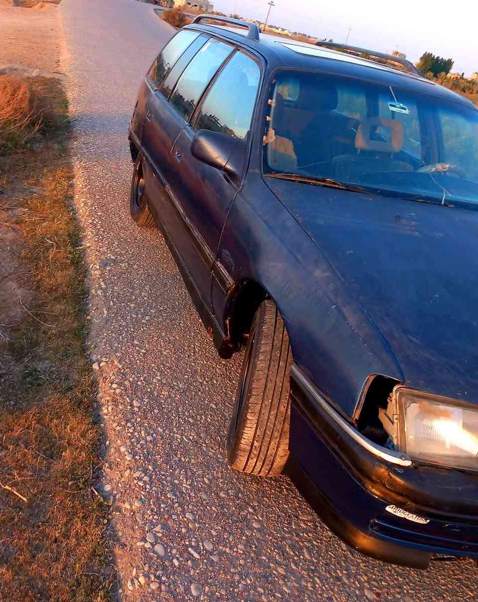 اسلام عليكم سيارة اوبل موديل 1991  السعر 16 ورقة وبيه مجال  العنوان ميسان المجر الكبير للستفسار على هذا الرقم ***********
