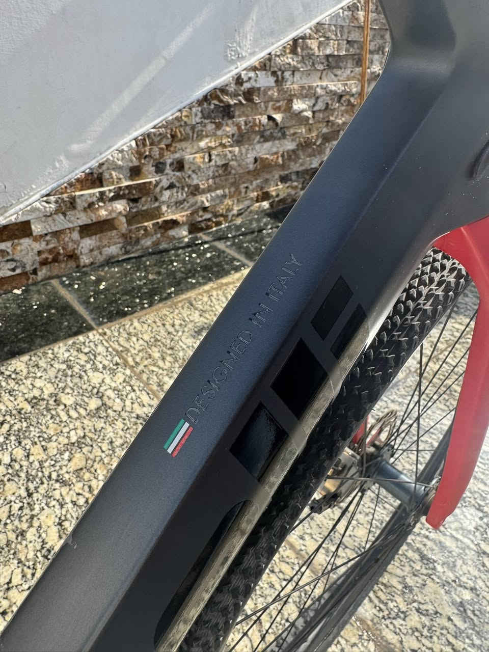 سلام عليكم بايسكل نوع بينلي إيطالي المصنع فول كاربون من شركة عجلة الخليج لون مميز مكينة 3امامي خلفي 9 عكرب شيمانو كيورة كلهن شغالة وزن خفيف كلش لان كاربون بالكامل نضافتة 90/100  الوايرات كلهة دفن وعلية تغليف ppf والسعر مليون ومية 1100 وبي مجال


**إذا كنت صاحب هذا الإعلان وتريد حذفه لأي سبب، رجاءا أرسل رسالة إلى الدعم الفني**