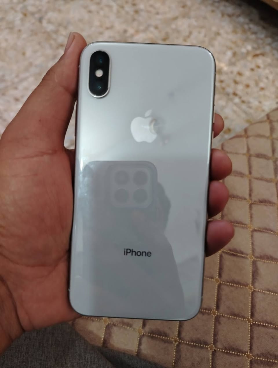 ايفون اكس عادي ذاكره 256 لوان ابيض جديد جدا
مستبدل بطاريه اصليه ،كلشي شغال فيس ايدي اتصال ماناقص كلشي ،، وياه كارتونه ايضا السعر 150 
مكاني نجف
***********
