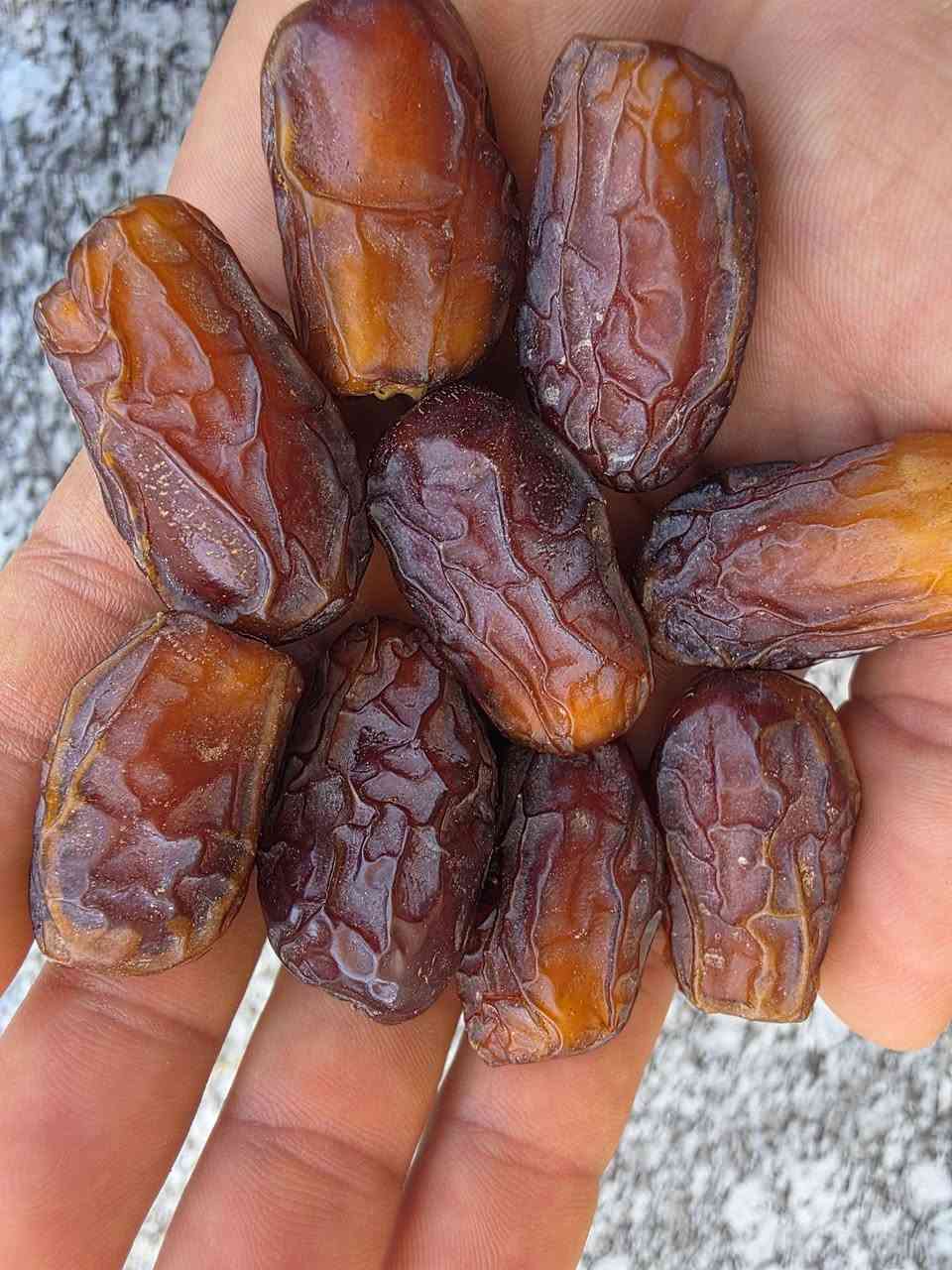 يوجد فسائل مجدول للبيع بعدهم بمهم الاحجام مختلفه كما موضح بالصوره العدد 10 فسائل.. تريدهم شلعه او مفرد  بكيفك السنه الفاتت كانت حماله خير من الله والتمر ماله موضح بالصوره   حجم ونظافه وتجي وشوف بعينك 
مكاني بصره_قضاء المدينه_ناحيه الأمام الصادق_بني منصور_شارع العلم
السعر 100 الف للفسيله الواحده
وذا تاخذهم كلهم 75 الف للفسيله الواحده
للأستفسار اكثر تواصل معي وتساب
*********** البصرة, العراق
