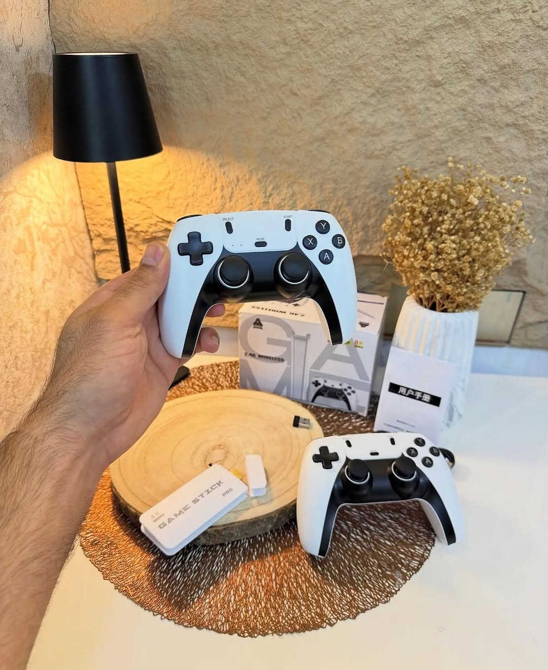 وحـده تحكم ألعـاب لاسلكيـه (2.4G) (HDMI 4K) 3D
وحده العاب لاسلكيه مطوره ويمكن من خلالها ترقيع الألعاب بوظائف اكثر قوه لتصبح اجمل وتواكب الالعاب الحديثه 
وحده تحكم العاب لاسلكيه تتضمن الاف إلألعاب عاليه الدقه والوضوح (4K) 
مع أجهـزه تحكم لاسلكيه ثنائيه تعمل بالبطاريات 
يحتوي على رام سعته (128) كيكا بايت 
واتصال بالتلفاز لاسلكي (USB)
جهـاز العاب صغير محمول يمكن الربط واللعب بسهوله من خلاله ربطه بالتلفاز او جهاز عرض مسرحي 
جديـد بالباكيت مع كافه الملحقات 
للتفاصيـل اكثـر داخل آلموقع الرسمي 
السعـر ٢٥ الف 💰
ملاحظه (عند الشراء فحص المنتج قبل مغادره المندوب بعدها نكون غير مسؤولين)
توصـيل 🚚 بغداد ٥ الاف 
توصـيل 🚚 محافظات ٦ الاف⁩


**إذا كنت صاحب هذا الإعلان وتريد حذفه لأي سبب، رجاءا أرسل رسالة إلى الدعم الفني**