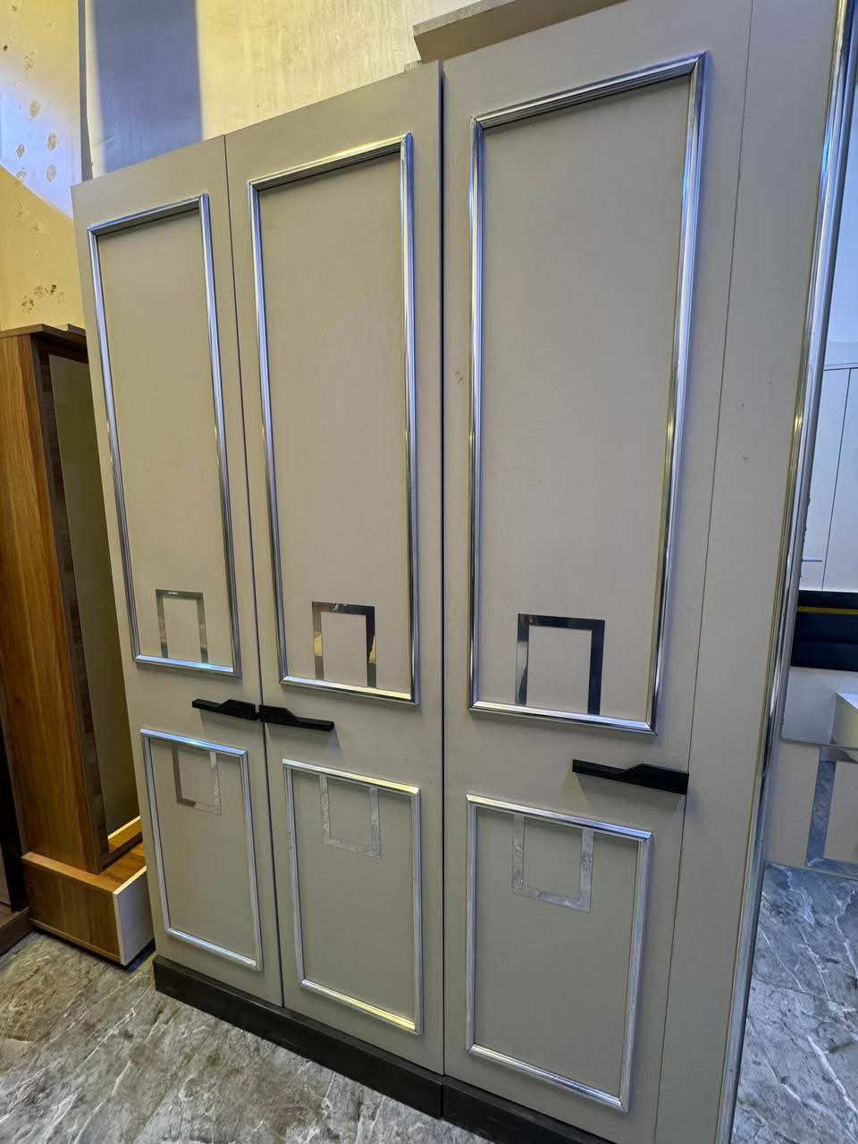 ✨ غرفة تركي 🇹🇷 اصلي صبغ حراري  10 قطع 
 نظام أبواب  موديل حديث 
سرير مخزن عملي
 ضهر بلوك
برغي وجوي حديد 
شازلون مخزن 
 قماش وتر بروف أصلي
✨ نظافة 95/💯
السعر  / 950
شد ونقل مجاني داخل بغداد
 توصيل للمحافظات بأسعار رمزية
شرررراي خاااااص


**إذا كنت صاحب هذا الإعلان وتريد حذفه لأي سبب، رجاءا أرسل رسالة إلى الدعم الفني**