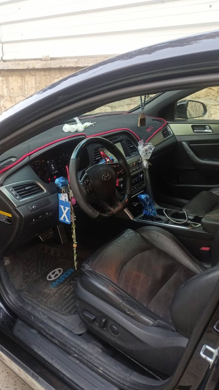 السلام عليكم
سوناتا 2017 سبورت مكينه 20 توربو 

ماشيه 121 ميل 

ضرر قطعتين بوند صبغ وجاملغ النفر تبديل بدون دواخل

محرك كير شرط ثنينهم على وضع الشركه ما مفتوحات السياره ما بيها جك انجن نهائي
سنويه بسمي شرط التحويل

السعر 122 وبيها مجال بسيط 

*********** بي واتساب
