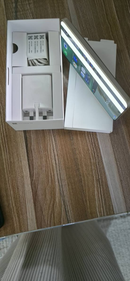 هونر 9d 5G خطين في الشاشه كما موضح بالصور
هاتف HONOR X9d 5G هو هاتف ذكي مميز لعام 2025، يأتي بشاشة AMOLED  6.79 بوصة (120Hz) وبطارية عملاقة بسعة 8300 مللي أمبير تدعم الشحن السريع 66 واط، مع كاميرا رئيسية 108 ميجابكسل ومقاومة فائقة للسقوط والماء (IP69K)، ومعالج Snapdragon 6 Gen 4، و12

خلل خطين بالشاشه يعني لازم تبديل  السعر 150 ***********
