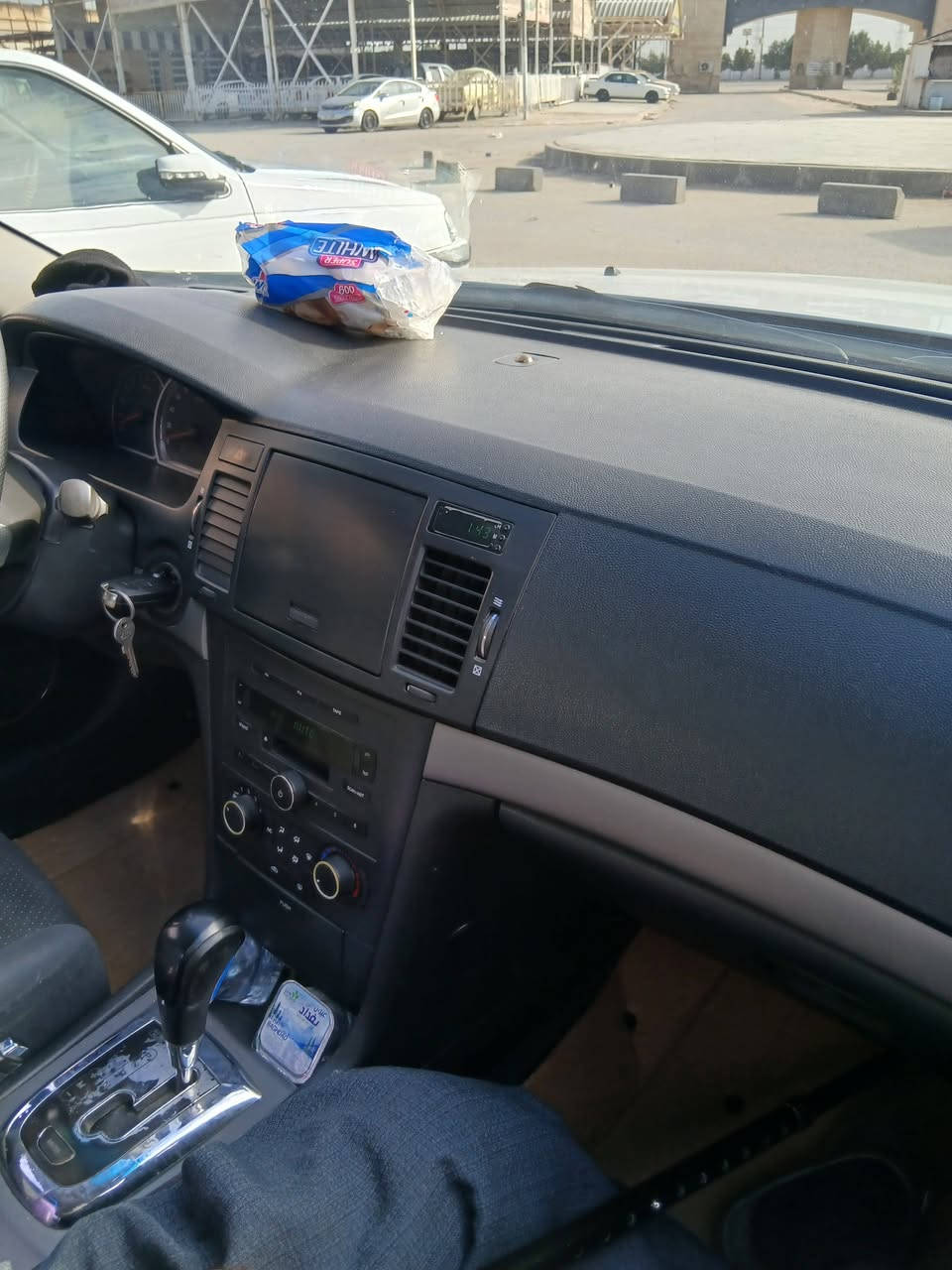 السلام عليكم ورحمة الله وبركاته سياره شوفر ليت ابكا موديل ،2009سته سلندر 8اير باك مواصفات خليجي بيها جاملغ سايق  بارد فقط كير ومحرك مكفول للاستفسار الاتصال على الرقم *********** السعر ٧٦ مع مجال بسيط
