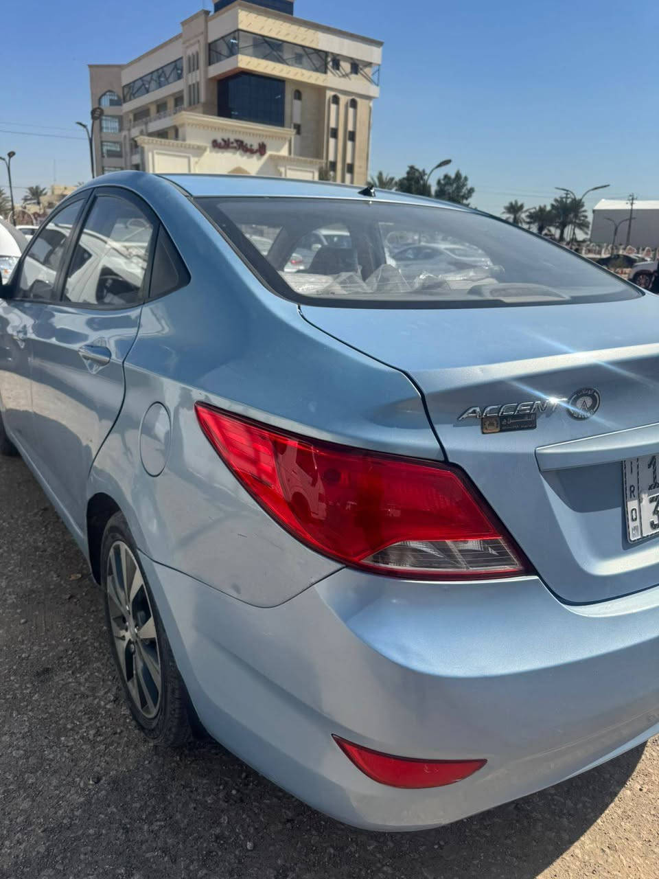 اكسنت خليجي 2015 لون سمائي مكينة 1400 بيها حادث جاملغ خلفي جهة سايق ومبدل وبيها باب مفتوح وباب مبدل سيارة عليها ادامة كاملة قبل يومين متصرف عليها رقم كربلاء بسمي تحويل مباشر عنوان السيارة بغداد البياع سعرها 85 وبيها مجال بسيط غرفتها بعدها وكالة *********** واتساب فقط تجي تفحص هلموجود وتقتنع وشايف خيرها
