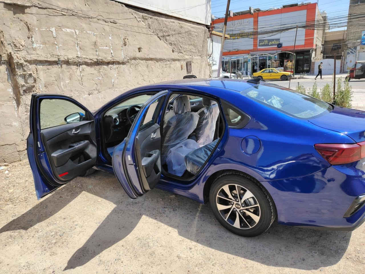 السلام عليكم
كيا فورتي موديل 2020 مكينه 2000 دوش سياقه ذاتيه وتحديد مسار بريك ذاتي رادار . مانع انزلاق. نظام ترحيب 

تحكم جهتين شاشه بلاد كار بلي كامره دواره 

خمسة وضعيات للكير

ماشيه 81 ميل سياره جاهزه من كل النواحي  بدون اي نقص حادثها جاملغين امامي اليمنه وخلفي اليسره السياره بيه صبغ ابيع حزام مثل ما موضح بالسونار بدون دواخل والباقي ليبل واحد

السعر 127وبيها مجال 

العنوان : بغداد الأمين الثاني قرب شبكة الكهرباء 
باسمي تحويل مباشر وهزه جديده

***********
