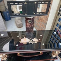 ميز • يحتاج تجديد • قريب مختبر غيث