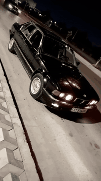 السلام عليكم البيع بي ام ٧٤٠ مسكر ٨ سلندر مكينه وكير بل جيس صدرها جديد تخم تايرات جداد سياره موضح بل صوره كشرها سعر ٥٥ وبيها مجال مكان بغداد تقاطع درويش رقم*********** موديل ٩٢ فول مواصفات دبل جكمجه دبل ايرباك كشناتها كهربائي حساسات خلفيه وامامي رقم بغداد انكليزي بسمي ثاني يوم تحويل
