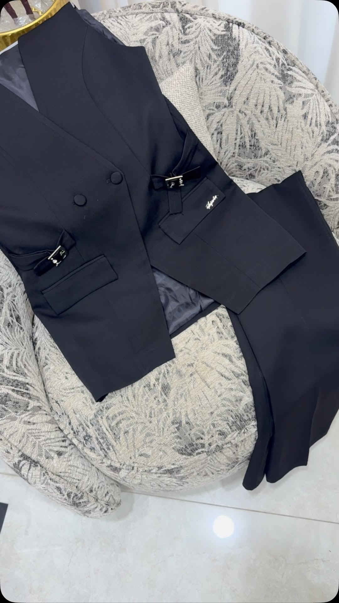 ب29 ألف 🤯 سعر وجوده بس يمنة 🩷

طقم نسائي كواليتي عالية جداً راقي بتصميم عصري وأنيق يناسب الجميع الأذواق

القياسات ( 38-40-42-44 )
الخامة كريب باربي جداً راقي ومضمون الفحص قبل الدفع 👉

كلفة التوصيل 5 ألف لكل محافظات العراق
للحجز يرجى إرسال العنوان والرقم والقياس ثاني يوم يوصلك .


**إذا كنت صاحب هذا الإعلان وتريد حذفه لأي سبب، رجاءا أرسل رسالة إلى الدعم الفني**