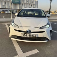 للبيع  تويوتا بريوس هايبرد موديل 22  محرك حجم 1800 ماشية65 الف  الضرر ...