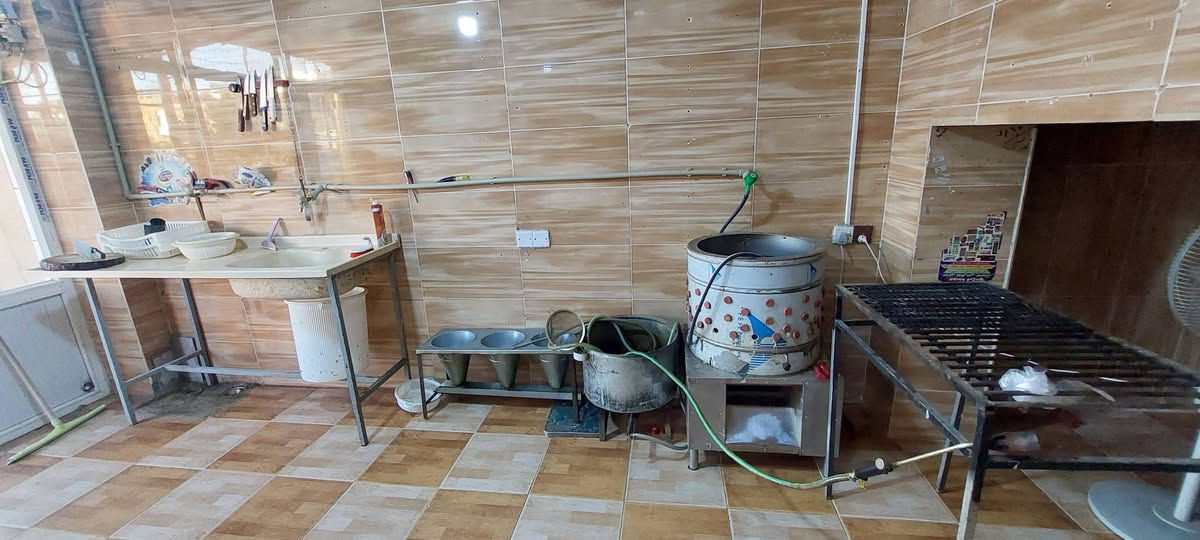 کامل عەشیای دوکانی مریشک بۆ فرۆشتن
*********** السليمانية, العراق
