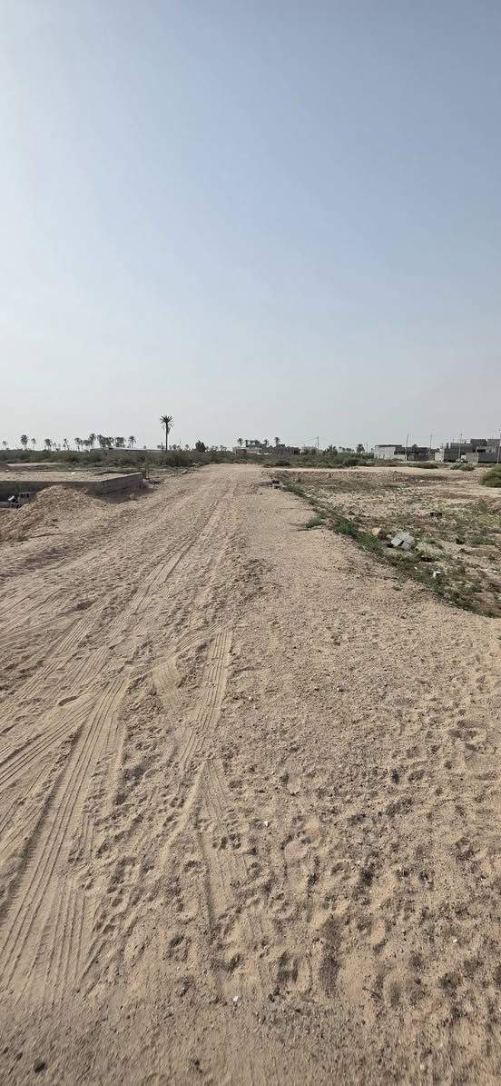 قطعة للبيع في الجزيرة _باب الهوى 
خلف مدرسة الجزيرة الرابعة (المدينة المنورة) 
مساحة القطعة 100 متر على شارع 8 متر 
ثاني قطعة على الشارع ال ١٢ متر 
وجه القطعة 8ونص 
الارض طابو صرف زراعي بسم عراقي 
وكالة ومكاتبة ونسخة من الطابو 
الخدمات (ماء +كهرباء+تبليط ) 
السعر 15 مليون قابل للتفاوض 
للاستفسار اكثر اتصل على الرقم 
*********** البصرة, العراق
