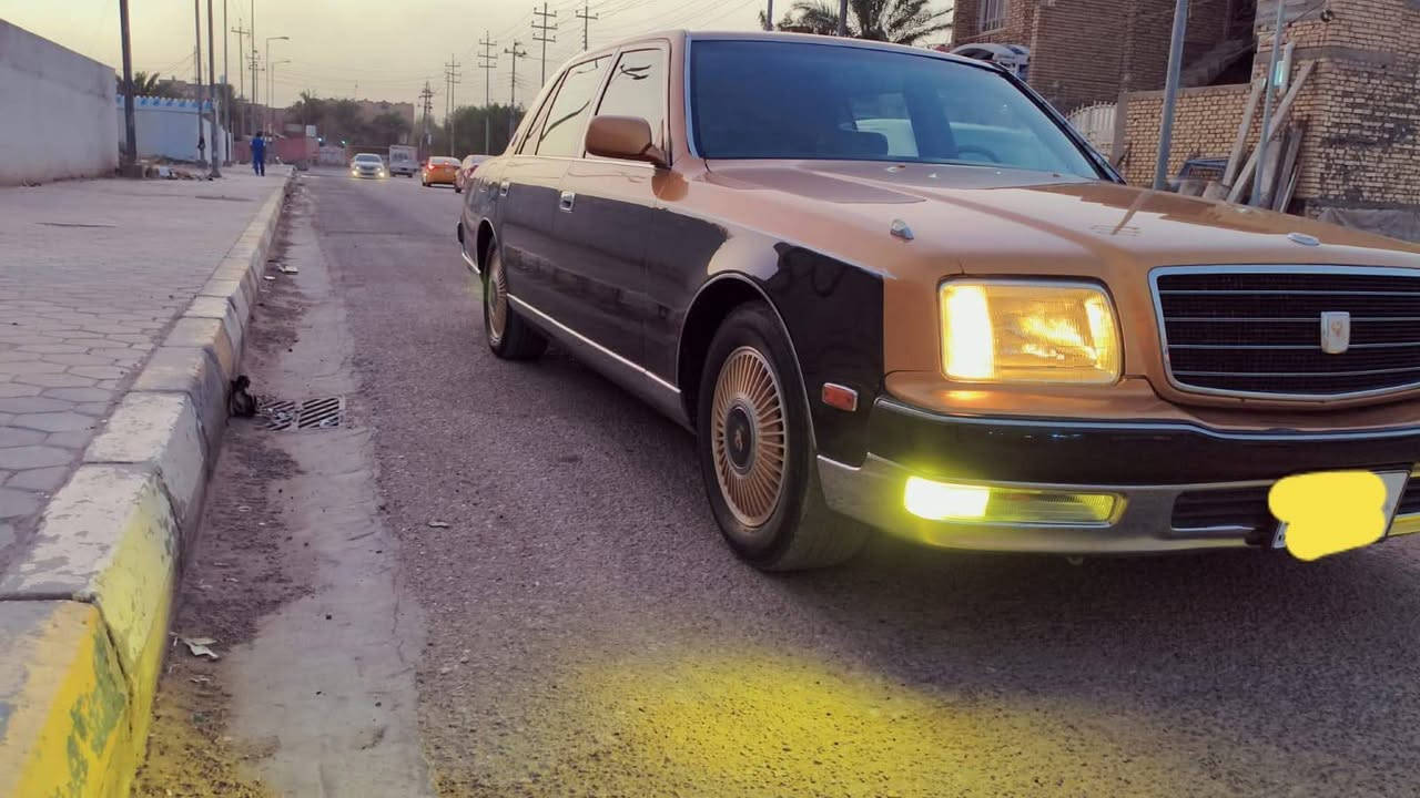 كراون سنشري ياباني
كصه قماره بيه رقم وسنويه 
جاهزه من كلشي تفاصيل اكثر 
***********
