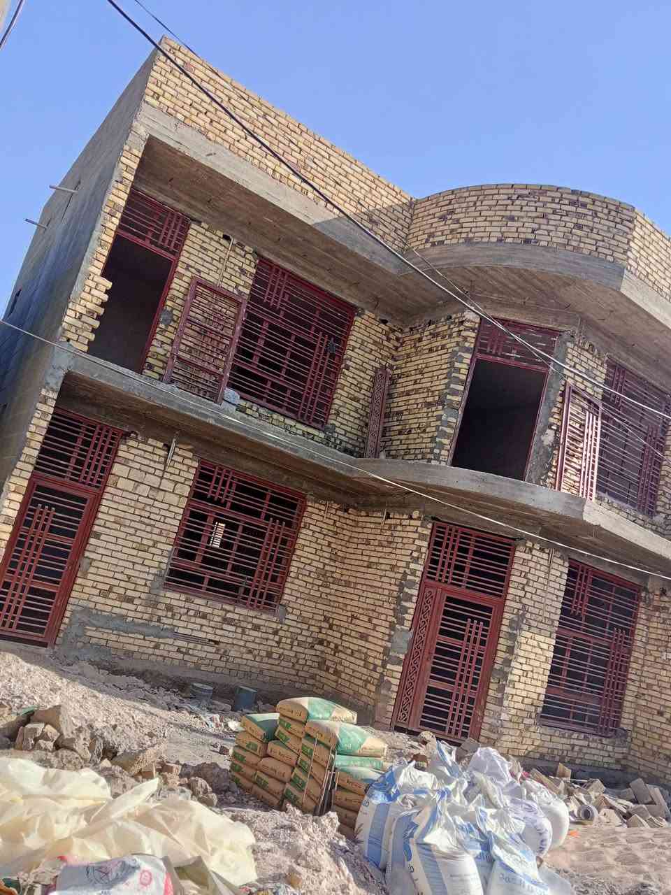 السلام عليكم هيكل  طابقين الطابق الثاني نقص بورك فقط  طابو زراعي سند 25 بأسمي مساحة 216الورديه خارج يبعد عن الشارع 200خلف معمل ابو كيره كافة الخدمات للاستفسار لاتصال *********** ب67بي مجال بلاش البلاش بيت نواقصه بسيطه وشغله درجه اولى
