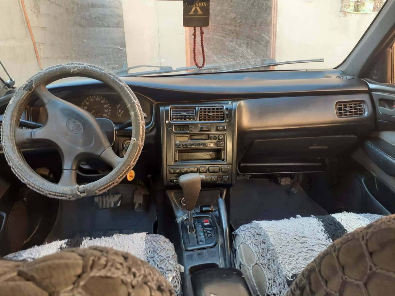 السلام عليكم سياره نوع فرخ بطه موديل 92 رقم الماني بسمي كاربون بانزين بيه بدايت صرف سياره ماناقصه كلشي الاتصال عل رقم ***********
