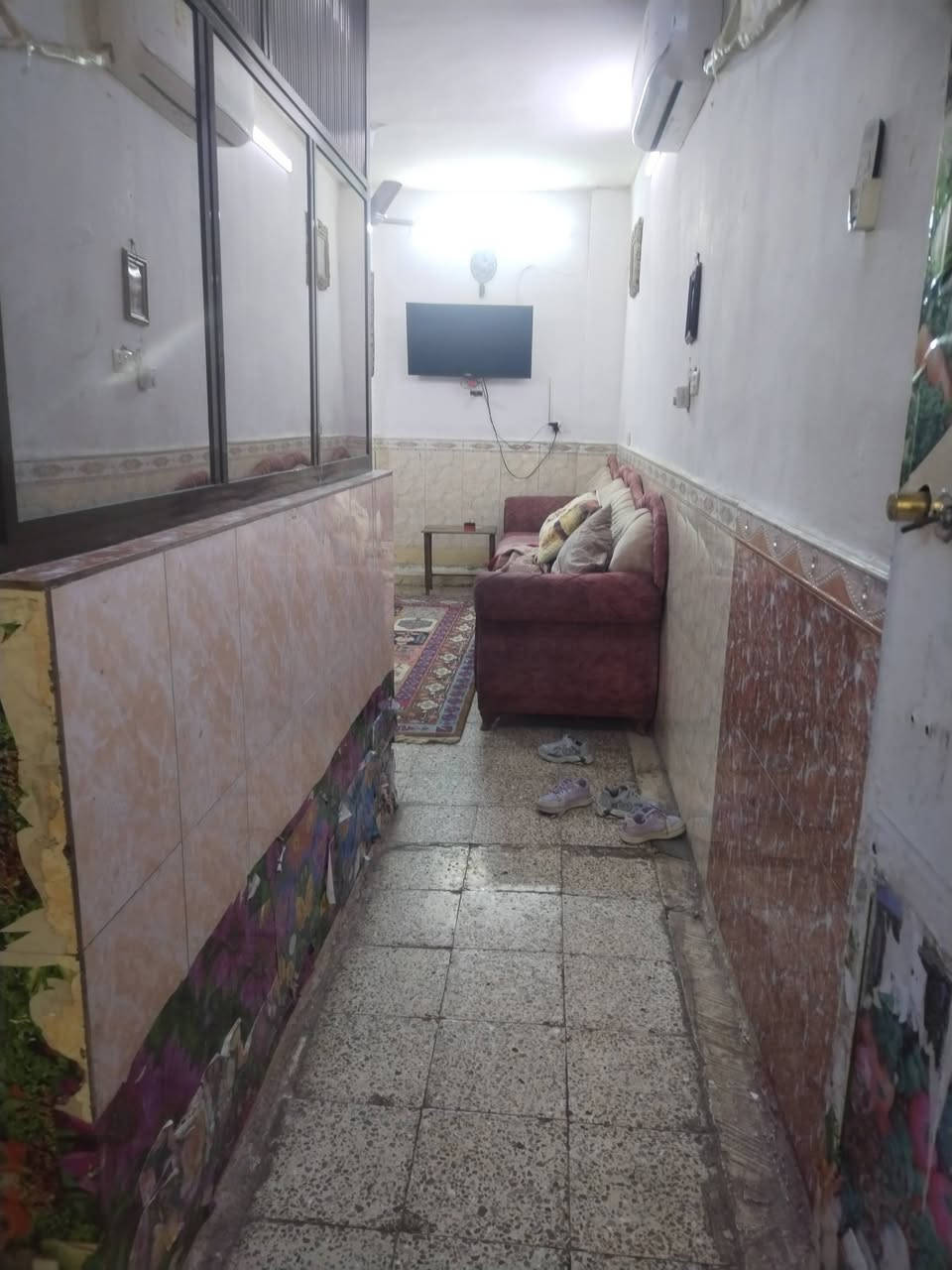 السلام عليكم

دار مساحه 43متر نظيف أمامه تشجير وموقع مميز

صاله
مطبخ
حمام خارجي
غرفه نوم فوك
بيتونه
سطح

السعر 130مليون

غزاليه بدايه شارع المشجر
للإستفسار *********** *********** مكتب الطائي
