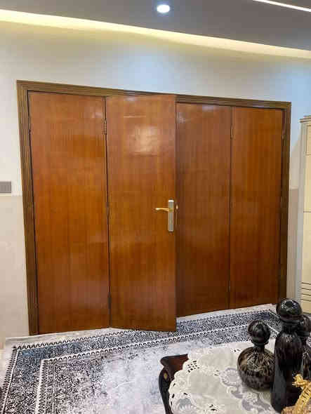 يالله
دار البيع مساحه في الإسكان 
مساء 81متر واجها 9نزال 9
يحتوي الدار على طابقين  الطابق الارضي صاله +هول +غرفه نوم + مطبخ +خدمات 
الطابق الثاني غرفتين نوم 
موقع ممتاز شارع عريض مقابل مخازن الدويه 
الاستفسار اكثر مكتب الغدير 2
الهاتف ***********
طابو صرف
