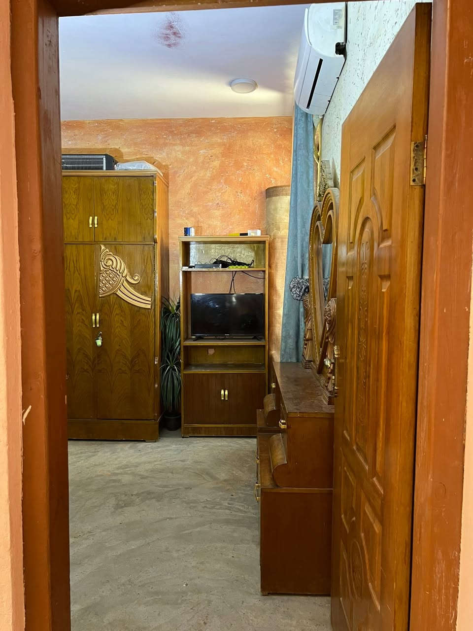 ‏￼بيت للبيع بهرز الدواسر شارع الدفاعي زراعي داخل بلديه خدمات كامله مساحه نزال 18متر و20سانتيم  واجهيه  5 أمتار و20 سانتيم الاتصال على هذا الرقم ***********@إشارة
