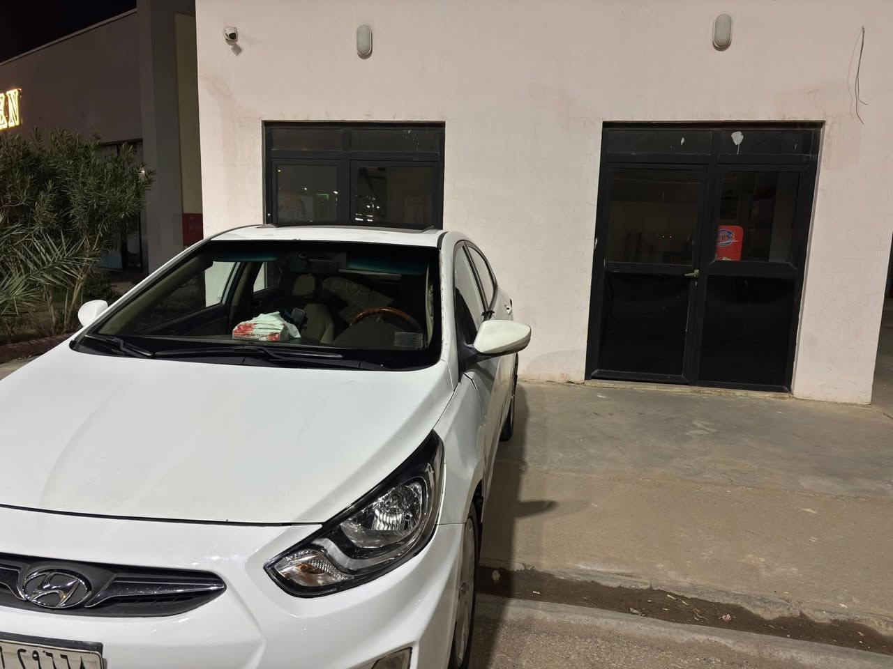 السلام عليكم اكسنت موديل 2014سياره ماشيه 270 خليجي باسمي سياره سياره مصبوغه حزام  تبريد كير مكينه مكفولات فتحه تخم تايرات جدد حداديه جديده مكينه1600 لتواصل متواجد واتساب ***********
