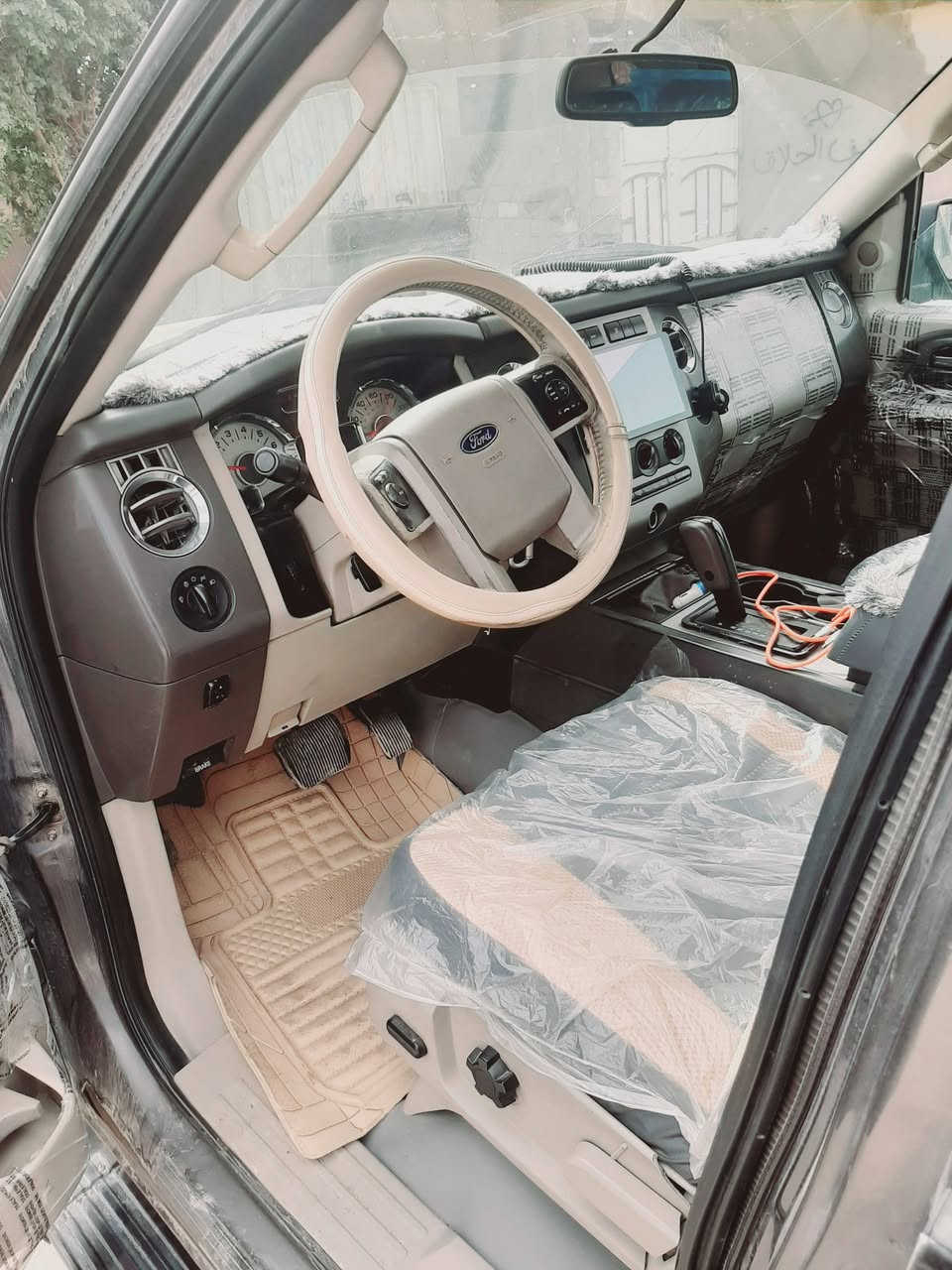 ألسلام عليكم فورد اكس بدشن ٢٠١٢ رقم انكليزي بأسمي تحويل ثاني يوم عنواني بغداد الامين الثانية السيارة جاهزة خير من اللة سعرها ١٢٠ وبيها مجال ماكو هيج سعر وبل عافية عل ياخذها للإستفسار ***********.وات ساب 
***********اتصال 
شوف السوك وتعال ماكو هيج سعر للعلم بيها قطعة وحدة وصندوق كلير فقط وسونار موجود.
