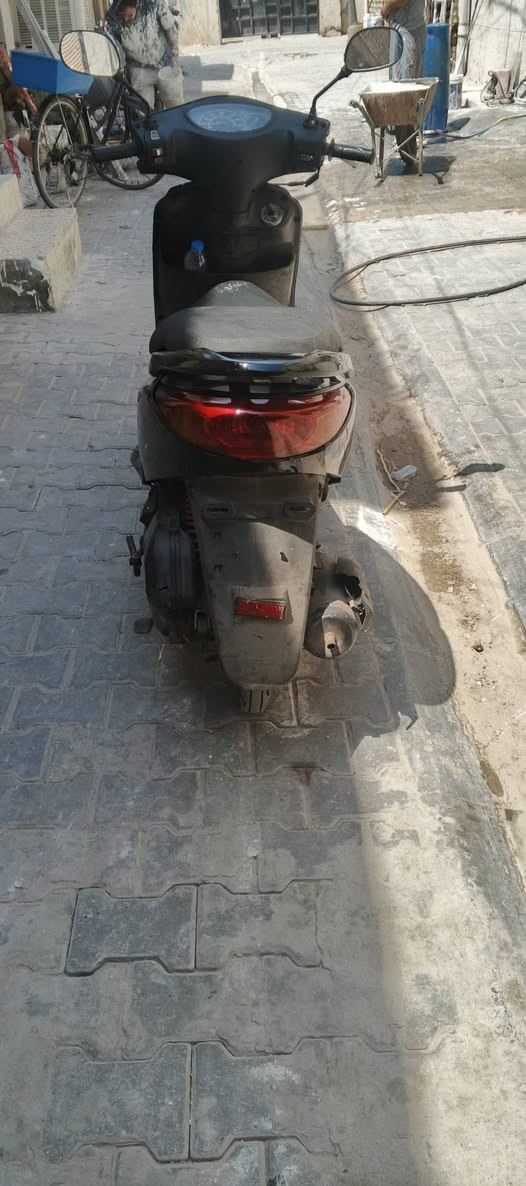 السلام عليكم دراجه بريز للبيع مقفوله كفاله عامه  سعر 650 عنوان الزعفرانيه رقمي *********** واتساب
