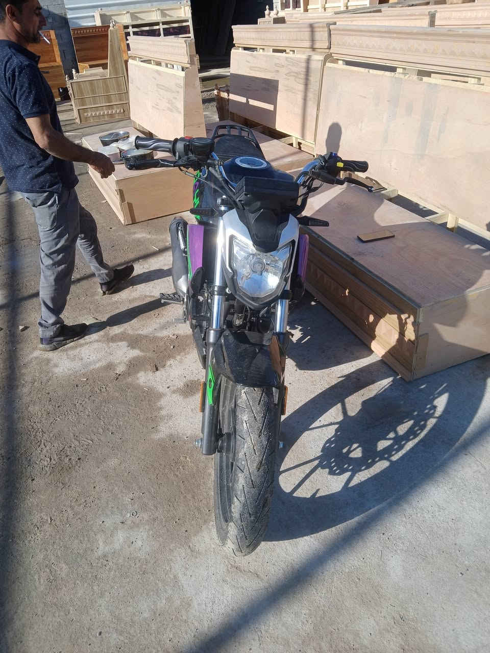 السلام عليكم دراجه ديون موديل 20025كامله بصمتين تشغيل عن بعد دراجه جاهزه سعره مليون وستميه مكاني لبياع الرساله ثانيه ***********
