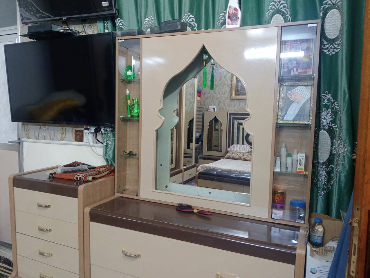 سلام عليكم غرفه نوم تركيه تسكام ثقيل مرتبه وكلش نضيفه مكاني بلديات حي تجار *********** او ***********
