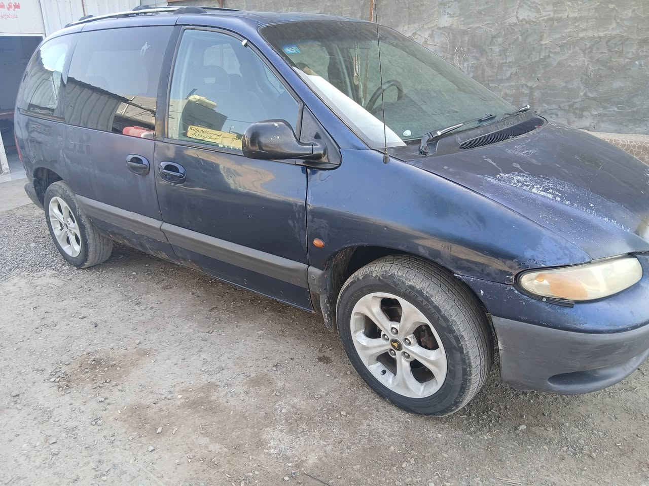 السلام عليكم دوج كرفان للبيع رقم بغداد بأسمي السنويه مجدده لل27 محوره كورلا ياباني گير مكينه زينات مكان السياره واسط الصويره السعر 30بيها مجال   رقم الهاتف /***********
