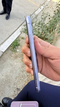 ايفون 11 عادي ذاكرة 256 بطارية بطارية 77 بلادي مستبدل شاشه اصليه مال ت...