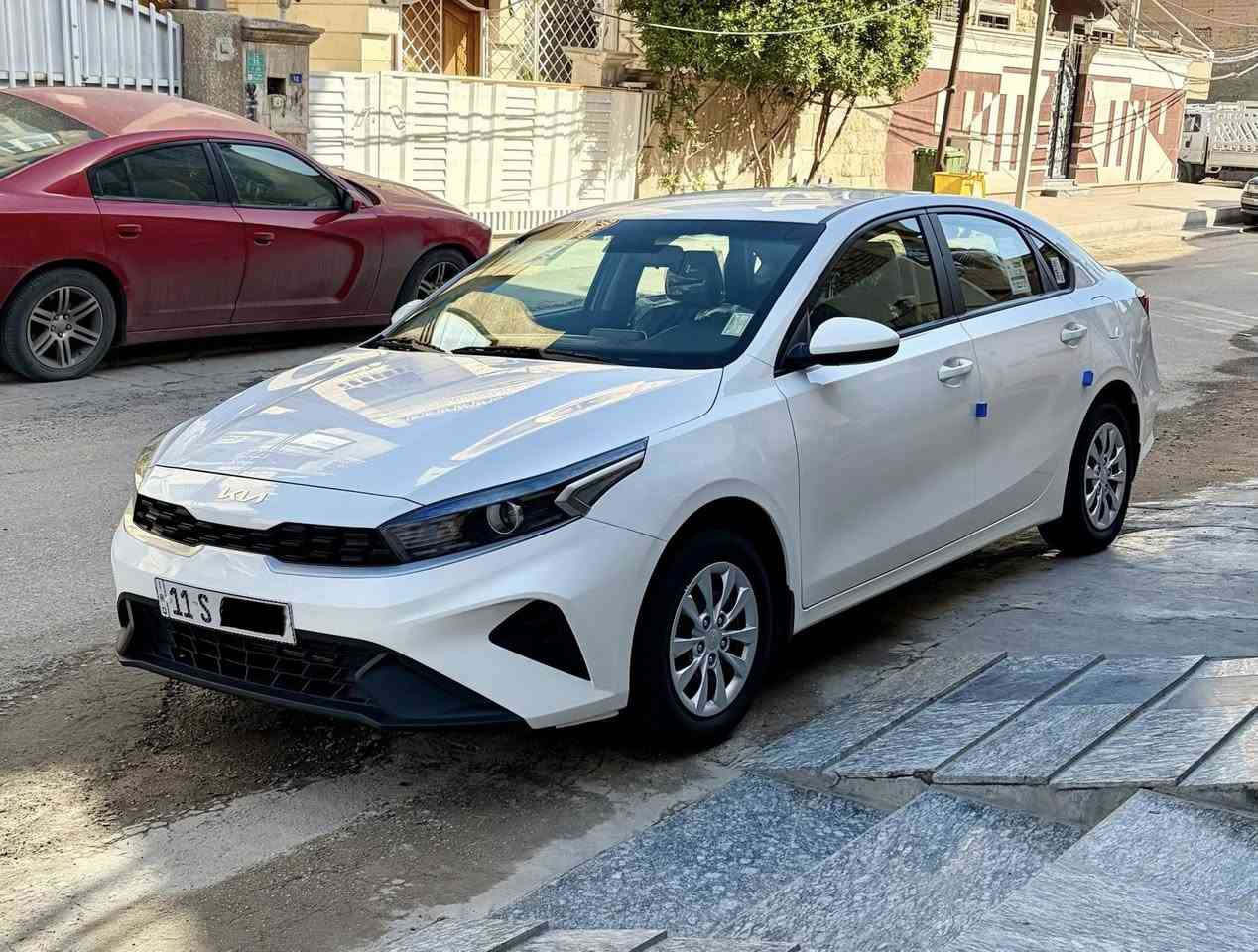كيا سيراتو ( ٢٠٢٣ ) خليجية أستلام من المجموعة الدولية العراقية محرك ( ٢٠٠٠ ) دوش ومواصفات اعتيادية رقم بغداد الدولي الجديد ( بأسمي ) هزة جديدة وسنوية جديدة . ماشية ( ٣٣ ) ألف كم مكفولة من الضربة والصبغ والفتح والتبديل والحالوب والطخات عدا بارد قليل بلجاملغ الامامي . أخواني السيارة جديدة وجاهزة بدون أي نقص بعدها علئ وضع الشركة وللتواصل ( *********** ) وعنواني بغداد - الكرادة .
