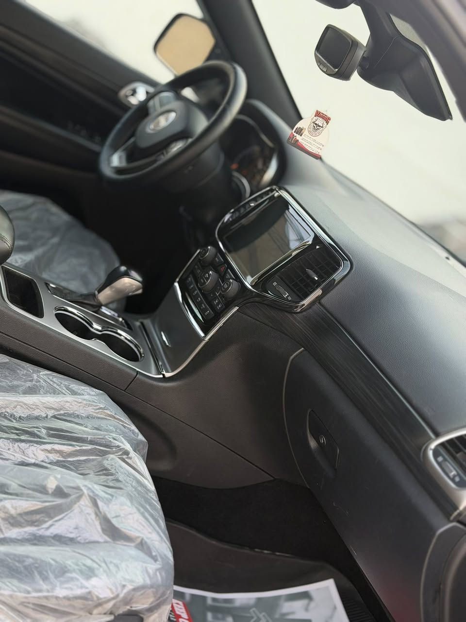 جيب بلاك توب كندية Jeep Grand Cherokee
مكفولة من الدعامية الامامية إلى الخلفية
اللون / رصاصي 
موديل /  2021
الرقم شمالي سنوية بأسمي
العداد /57Mi  
المواصفات 
كشنات جلد & شاموه
ستيرن تحكمات فول 
نظام البانزين / Eco & Sport
بصمة تشغيل عن بعد
شاشة كبيرة متحركة 
مداخل / AUX & USP
المحرك / 3600 
الصندق كهربائي 
حساس خلفي 
دفع رباعي 2
المكان بغداد
السعر خاص
***********
