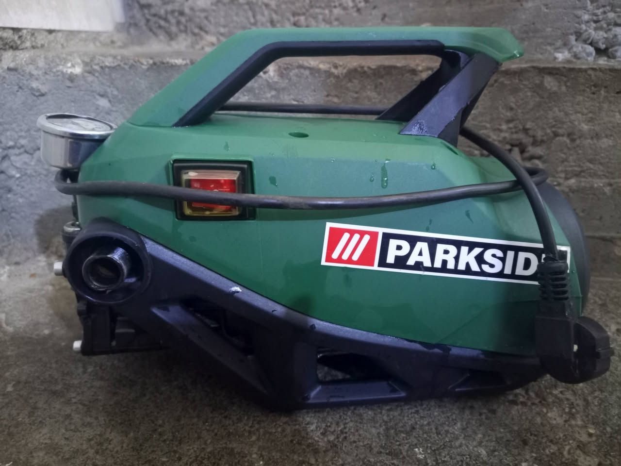 فاره لبيع استعمال مره واحده شغاله كامله نقصهه بس مسدس نوع ممتازه جدا التواصل على الرقم ***********
