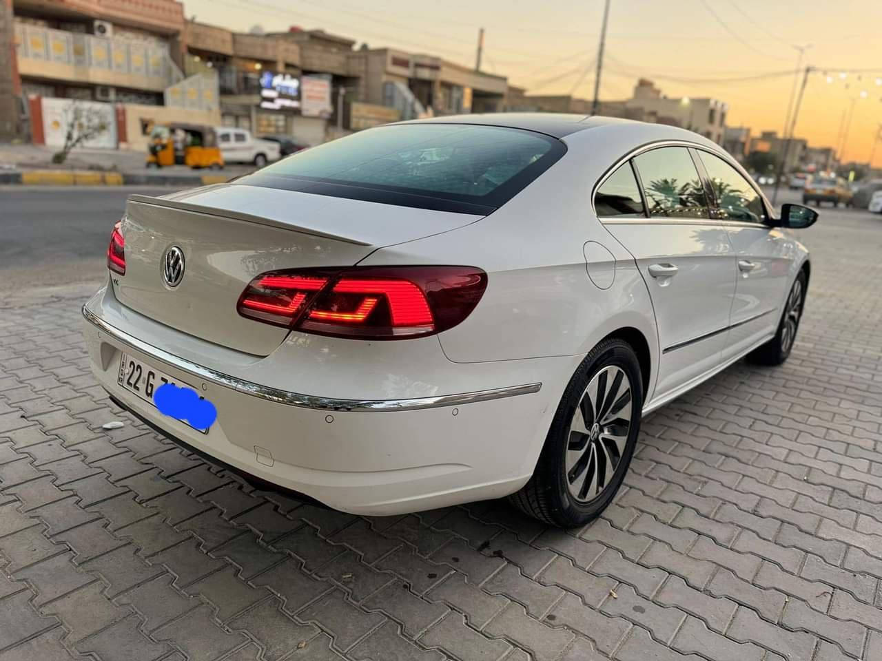 ڤولكس واگن باسات cc موديل 2014 خليجي (للبيع مستعجل جداً)
فول مواصفات 1/1 فتحة بانوراما 
رقم اربيل سنوية 2026/5/24
🔸محرك 2000 (٤) سلندر، وگير 6 نمر المرغوب 
نظام اعتيادي وسبورت  
🔸نظام الاصطفاف الذاتي
🔸نظام تحكم القيادة (sport,comfort,normal)
🔸كشن السايق  كهربائي
🔸فتحة نص بانوراما
🔸 خفض صوت سماعات المسجل مع تخفيف السرعة ورجوعه الى مستواه مع زيادة السرعة
🔸 حساسات جامات تمنع إغلاقها على الأصابع
🔸مري كهرباء داخلي وشفط خارجي واشاير بالمري وحساس لايت ومرايا شفط
🔸تحكم ستيرن فول
🔸مثبت سرعة
🔸شفتات بالاستيرن
🔸شاشة أعطال واشعارات بكل المشاكل
🔸تبريد قطعتين ثلج مع ثلاجة داخل الچكمچة
🔸سايد بريك بصمة
🔸 حدادية أمامي وخلفي مشدود جديد بوش ودبلات أمامي وخلفي وكالة senp 
🔸بردة خلفية كهربائية
🔸مخرجين 12 ڤولت وثالث بداخل الجنطة + اواكس
🔸حساس جنطة يفتح عن بعد
🔸نظام انارة السفر
🔸زراگات مطر ليلي من الدعاميات على اللايت
🔸تخم تاير جديد تايلندي 5 ويل كب كروم...
وغيرها من المواصفات التي سيطلع عليها المشتري حينما يلتقي بالبائع…
سيارة خليجية نظيفة جداً
بيها شبر بارد باب عكس السايق وشبر بالجاملغ جهة السايق بدون صبغ ... وبيها مجموعة سونارات
السيارة بيها إدامة كاملة :
1- تبديل نوزلات أصليات گصة
2- بلكات أصلية
3- طاحونة أصلية
4- ماء راديتير موتل الأصلي مع تبديل دبة ألماني أصلي
5- زيت محرك موتل الأصلي
6- مجاول أصلية + بلكات بوش
7- فيت بم علبة كاملة أصلية
8- ولف حماوة + براد دهن (أصلي وكالة)
9- باتري أصلي شركة مشدود يوم 2025/9/22
صاحب السيارة معتني بيها كل الاعتناء ويصرف عليها بدون وجع گلب..
مكان السيارة 
1- بغداد - العرصات
2- الصويرة - حي العسكري
للاستفسار عن التفاصيل والسعر الاتصال بالرقم  ***********
مكلف بالنشر فقط
