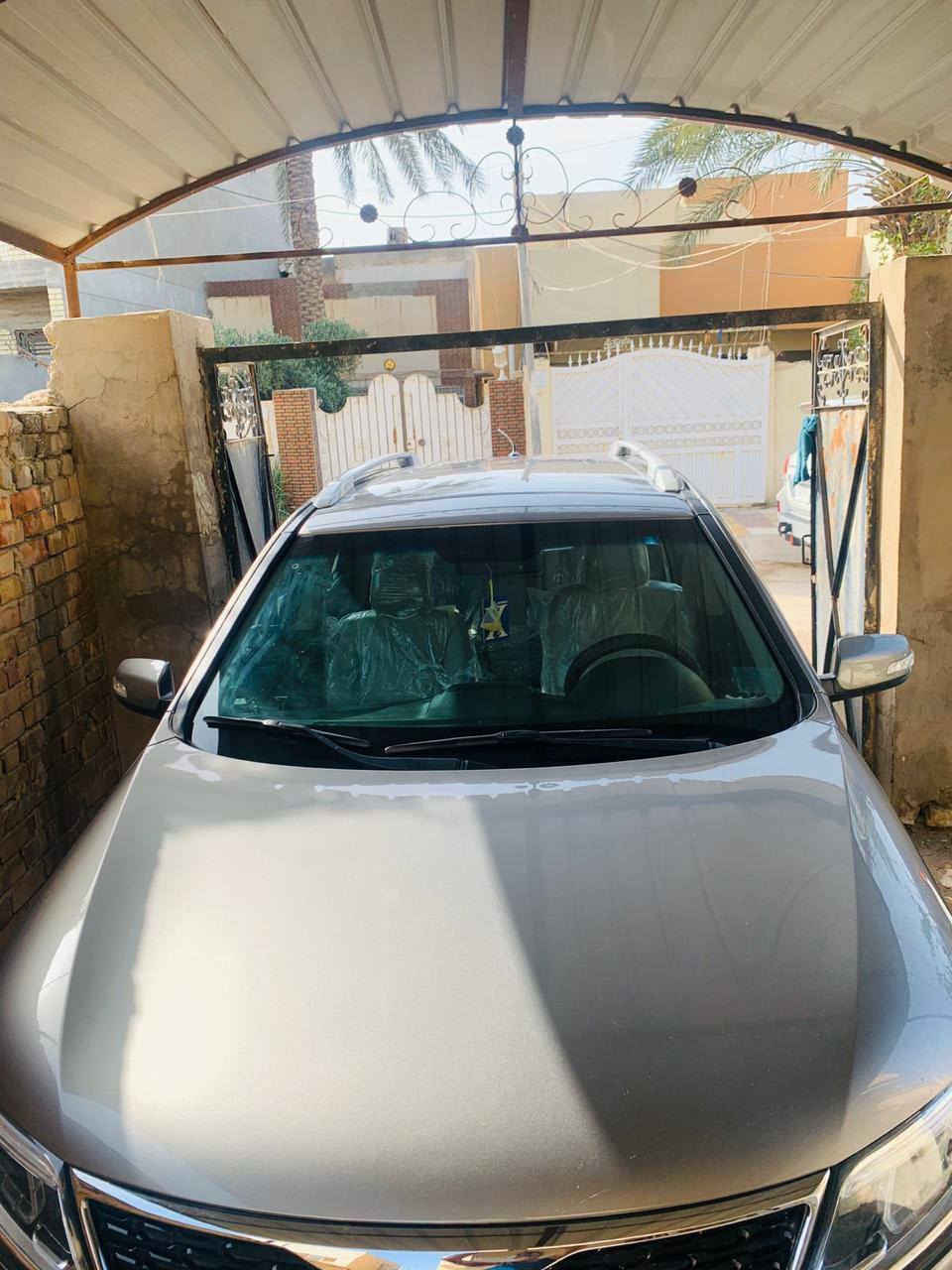 سورنتو 2015
وارد امريكي 
مكينه 2400
7راكب 
رقم شبه مميز 
مكفوله كفاله عامه 
سياره باسمي 
ماشيه 80ميل حقيقي
ضربتها اربع اصابع بين الباب والجاملغ عكس السايق
***********
