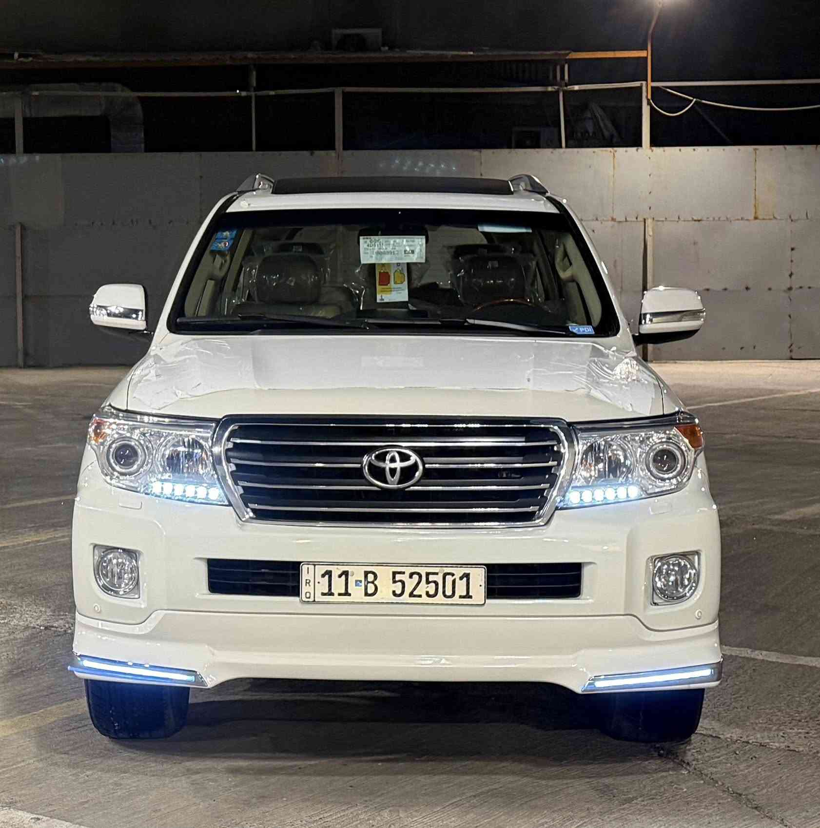 سلام عليكم تيوتا لاندكروز 2013 بريم اصلي  GXR السياره كفاله من كلشي
6سلندر رقم بغداد  مشروع وطني بسمي تحويل مباشر 
اللون ابيض صدفي
موصفات 
سلايت روف 
فور ويل 
مري قلاب 
ابواب بصمتين
كشنات جلد 
كشن كهرباء 3دكم
اشاير مري
جام اوتو
لايت زنون 
تبريد ثلاث قطع 
ثلاجه
7 راكب 
‏‎تحكم استيرن
السيارة حيل جديده 
كير محرك كله بشرط 
تخم تاير جديده 
السياره جاهزه من كلشي
مكاني بغداد قرب مطار بغداد 
السعر 368$$ وبيها مجال بصيط 
رقمي ***********
