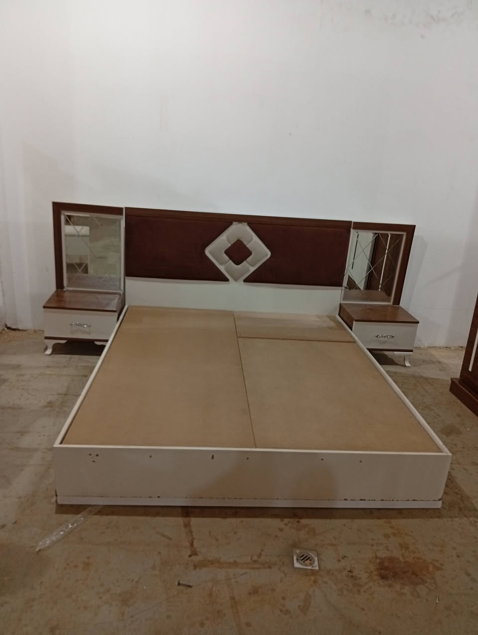 غرفة نوم تركي 7قطع ويه دوشك كلش نضيف للستفسار
***********او***********
