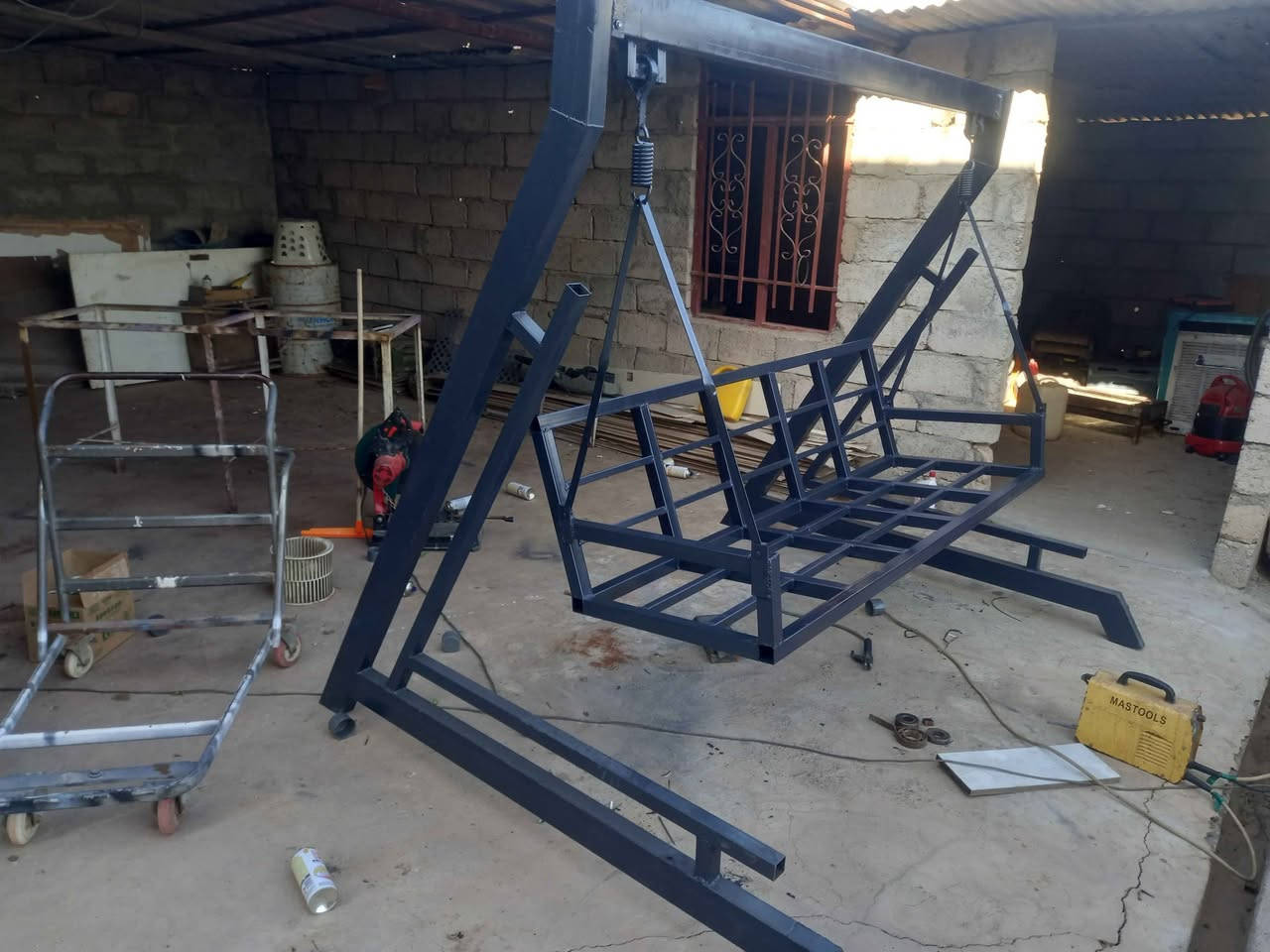 مرجوحه للبيع جديده حجم كبير عائليه السعر ٢٠٠ ألف العنوان موصل حي الصدام بعد السيطرة عالشارع العام طريق بعشيقه *********** *********** يوجد توصيل داخل الموصل أجره عالمشتري موصل, نينوى
