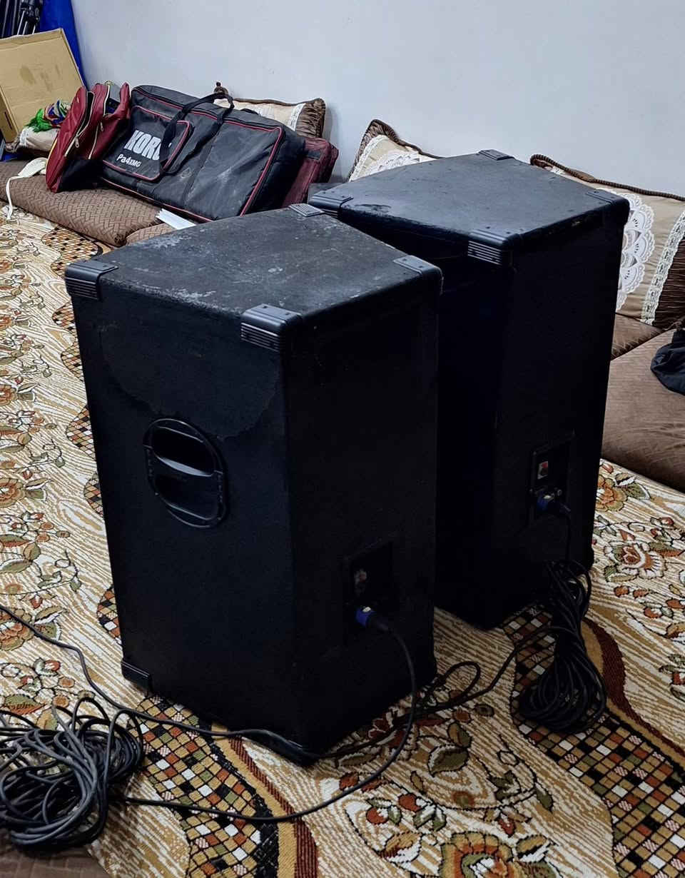 سلام عليكم// زوج سماعات كوسكيل 15 انج من شركه صدى البلد نضيفات للبيع سعرهن ٣٥٠ الف للاستفسار ***********  مكاني الرمادي يوجد توصيل لبغداد فقط
