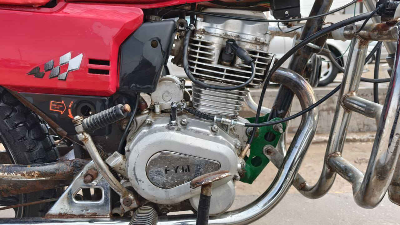 سلام عليكم
بسبب الوعود الكاذبه تمت إعادة النشر

دراجه فيوم  5 كير موديل 8 اوراق اصولي سلف+ كهربائيات كله شغاله محرك 150 تخم تايرات جدد مابيه نقص 
السعر 350وبيه مجال  مكانه واسط الصويره
الخاص مفتوح


**إذا كنت صاحب هذا الإعلان وتريد حذفه لأي سبب، رجاءا أرسل رسالة إلى الدعم الفني**