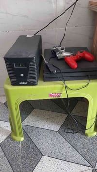 عندي جهازين بلي ٤ للبيع مع الشاشة وال يو بي اس واليدات مالتهن ٠٧٧٢٦١٢٢...