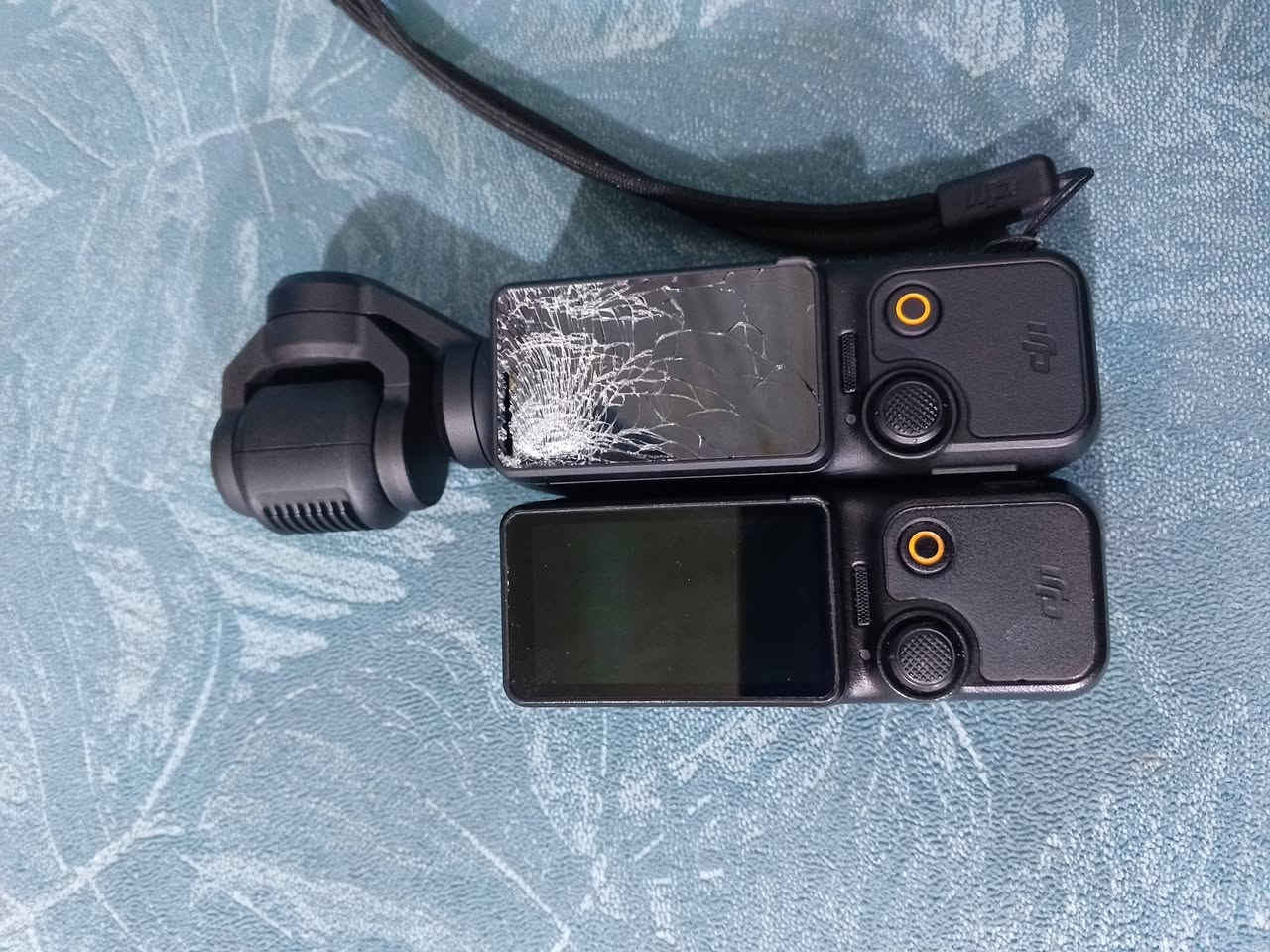 متوفر شغاله شرط الفحص
 مكسوره شاشتها مع شاشه تكدر تاخذها منها 
ماحصلت شخص اختصاص تبديل في محافظتي 
 كان بدلتها
ابيعها مع الملحقات الي بلصوره


**إذا كنت صاحب هذا الإعلان وتريد حذفه لأي سبب، رجاءا أرسل رسالة إلى الدعم الفني**