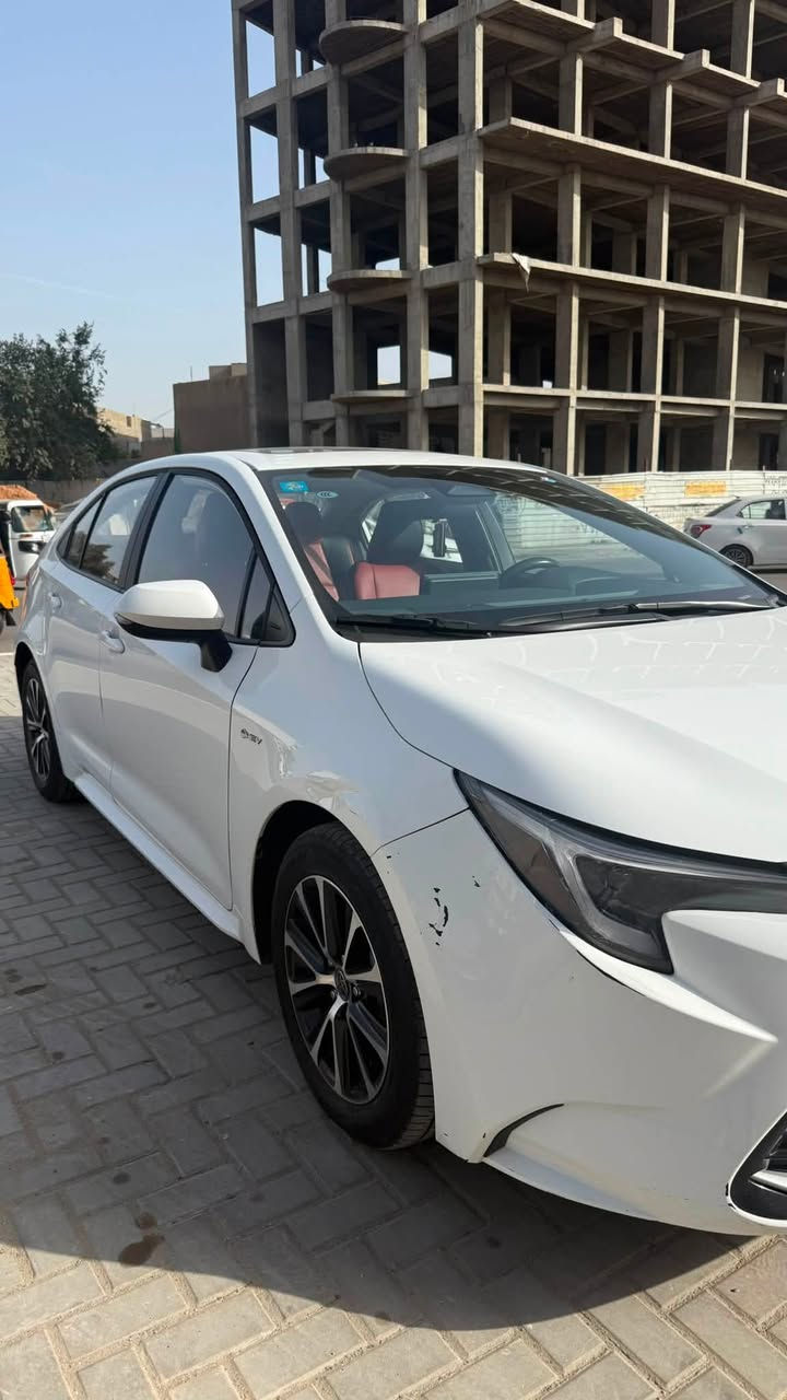 🚗 تويوتا كورولا 2025 هايبرد (Toyota Corolla Hybrid 2025) الشكل الامريكي للبيع
المواصفات والتفاصيل:

 الموديل: 2025 (هايبرد)
 المسافة المقطوعة:27250 كم
 الرقم: بغداد الدولي الجديد (بإسمي وتحويل مباشر)

 الموقع: بغداد - حي الجهاد

🔹 المواصفات والكماليات:

 البصمة: بصمة دخول وخروج + نظام ترحيب
 السقف: فتحة سقف (سلايت)
 الشاشات: دشبول إلكتروني ديجيتال + شاشة وسطية كبيرة + تبريد شاشة
 الإضاءة: كشافات زنون LED
 التكييف: قطعتين تبريد (أمامي وخلفي)
 التحكم والقيادة: تحكمات أزرار ستيرن كاملة + أنظمة قيادة متعددة + نظام القيادة الكهربائي EV
كشن تحكم كهربائي 

أنظمة الأمان والمساعدة:
 رادار أمامي + نظام تحديد وتنبيه الخروج عن المسار
 نظام التوقف الذاتي (مانع الاصطدام)
 مستشعر وقارئ العلامات المرورية
 كاميرا خلفية دوارة
 هاند بريك بصمة (دكمه) + نظام Auto Hold

 بيها دطخه ب جاملغ اليمنه موضحه ب صور قبل التعمير 

💰 السعر: 148 ورقة ($) وبيه مجال قليل للجادين.

📞 للتواصل والاستفسار: ***********
