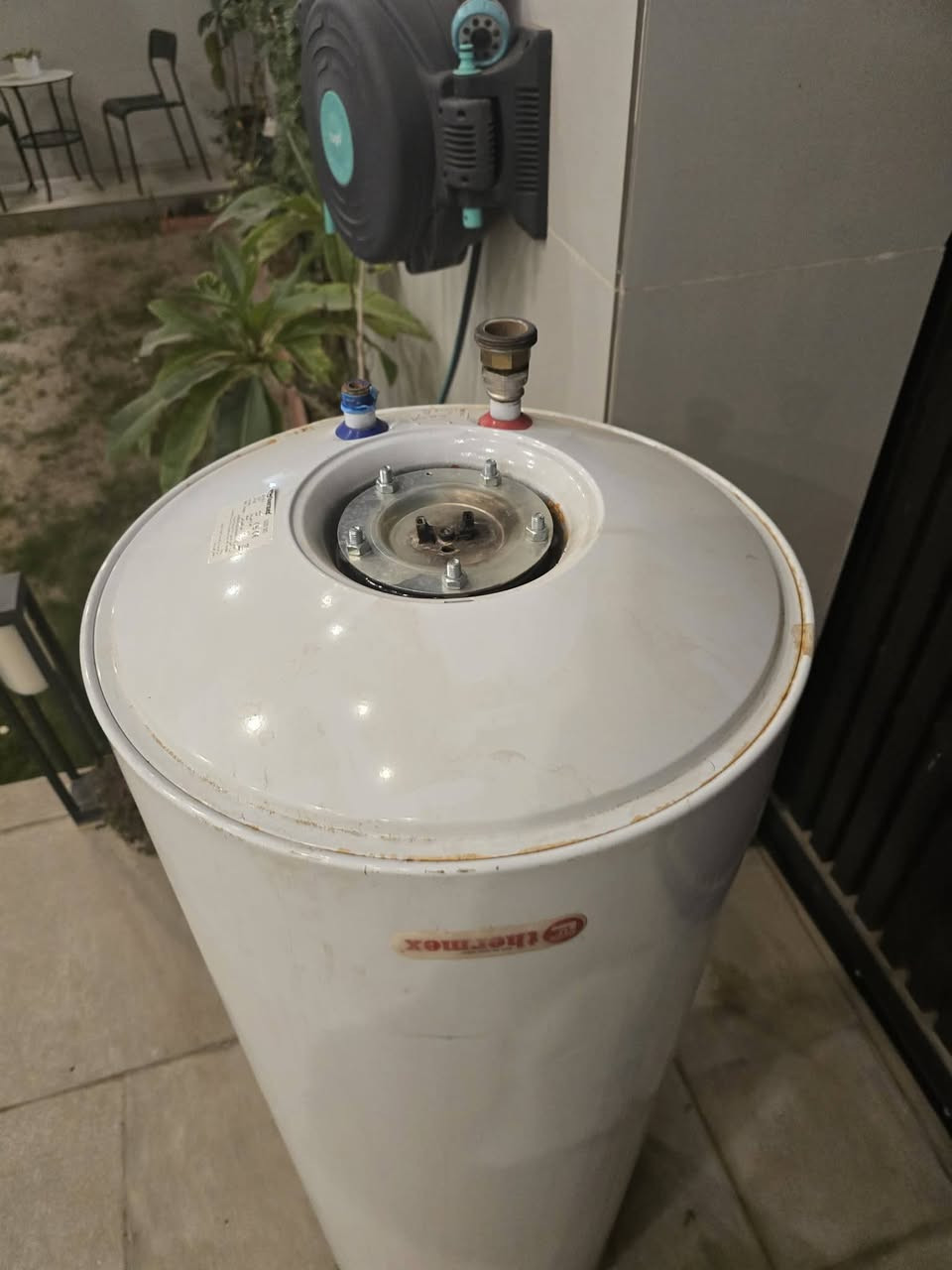 سخان ماء ماركة Thermex الروسية  سعة ٢٠٠ لتر مستخدم موسم واحد نقص اوتماتيك وهيتر للبيع بسعر 100 الف وبي مجال 
للاستفسار .. ***********
