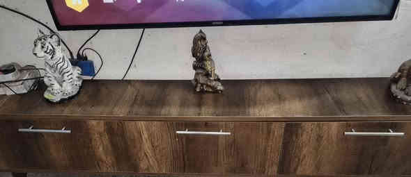 السلام عليكم من رخصة الادمن يوجد غراض منزليه كاونتر وبلازمه ٥٨ ضد الكسر هيتاشي معه الميز مالتهه العنوان البياع مواصلات الخامسه ***********
