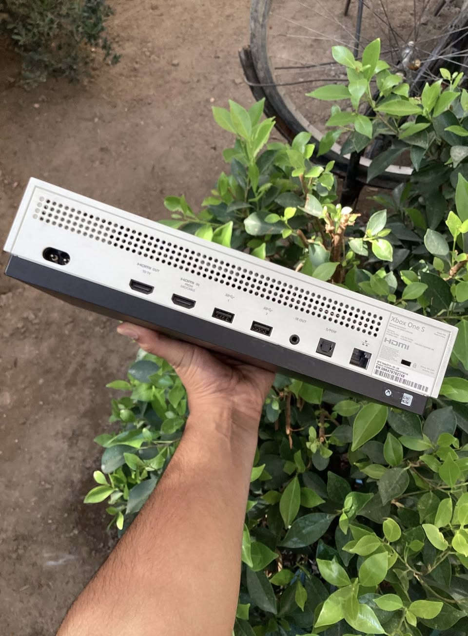 اكس بوكس وان اس (Xbox one s)
حالة الجهاز : لوك ستيكر ما مفتوح نهائياً (ضمان) نظافة الجهاز 100% كما موضح في الصور .
كامل ملحقات : يدة اصلية،كيبل (HD) اصلي،محولة اصلية،كيبل شحن .
مساحة التخزين : نص تيرا ، 500GB ويحتوي على لعبتين طوبة .
ملاحظة : الجهاز ضمان من كل النواحي ، شرط الفحص!
السعر : 170 الف ، وبي مجال بسيط لطيبين ❤️.
تواصل : على الصفحة او واتساب من خلال الرقم (***********)
 *توصيل ما عندي ، مكاني بغداد الغزالية تريد تجيني او ادز مندوب يستلم الجهاز .
