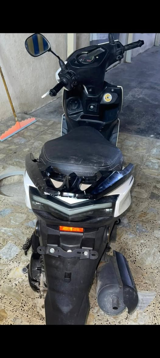 سكنس كوري
كاملة اي نقص مابيها كفالة عامة 
المحرك مفتوح بسبب شديت بلك سن طويل وضرب بستم 
مكاني بغداد مدينة الصدر 
***********
سعرها 650 وبيها مجال
